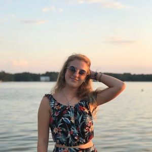 Meet your Posher, Lainie